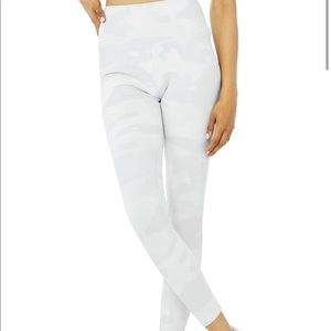 Alo Yoga High-Waist Camo Vapor Legging - White Camouflage